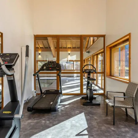 Apartment Luxurious With Lift 1 5 Km Away *